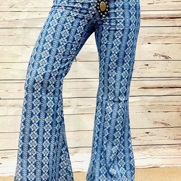 🔹Geometric Western Boho Aztec Bell Bottom Flare Pants. THEY ARE NOT DENIM! - Picture 1 of 8